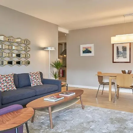 Large Stylish Bright & Luxurious 2 Bed *