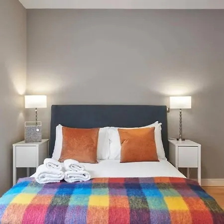 펜션 Large Stylish Bright & Luxurious 2 Bed 더블린