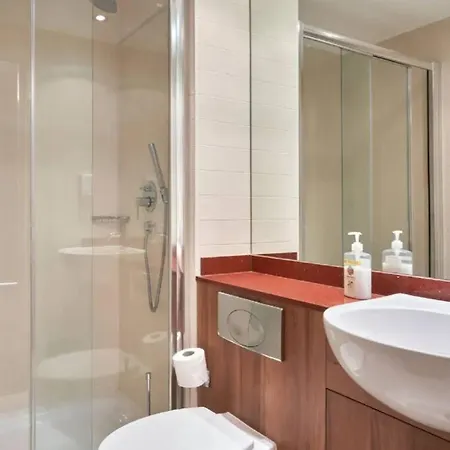 Large Stylish Bright & Luxurious 2 Bed *